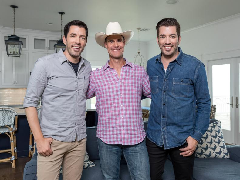 Guest judges Brett Waterman and JD Scott declare Jonathan Scott as the winner of the kitchen challenge, as seen on Brother vs Brother.