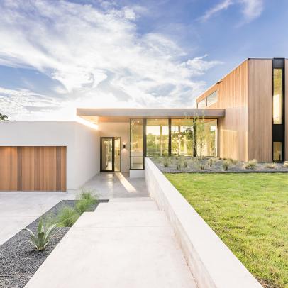 Home's Modern Design Elegantly Combines the Natural and the Manmade
