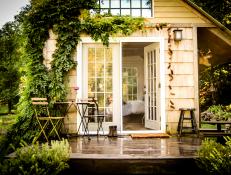 Guest House in Quaint, Remodeled Garden Shed