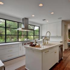 Open Contemporary Kitchen is Family-Friendly
