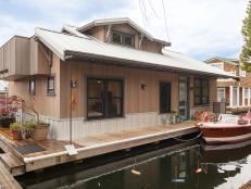 Puget Sound Houseboat with Two Bedrooms and One Bathroom 
