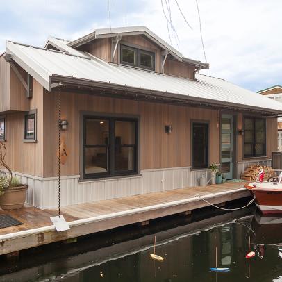 Two Bedroom, One Bath Houseboat on Puget Sound