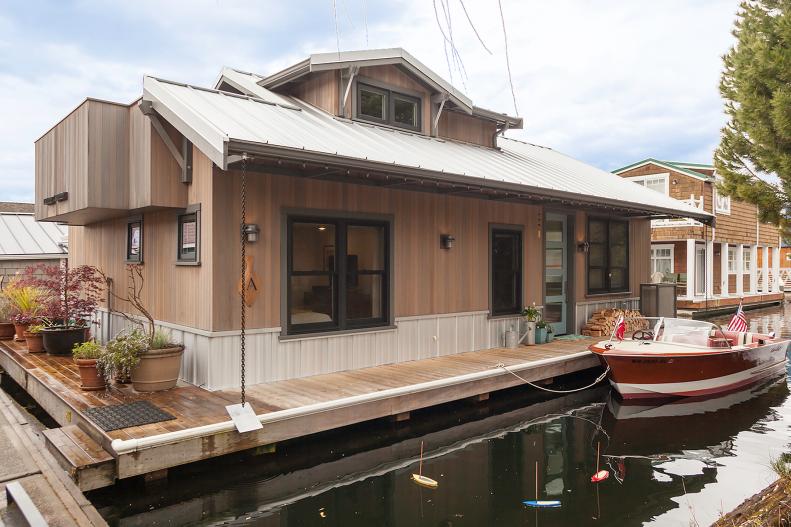 Puget Sound Houseboat with Two Bedrooms and One Bathroom 