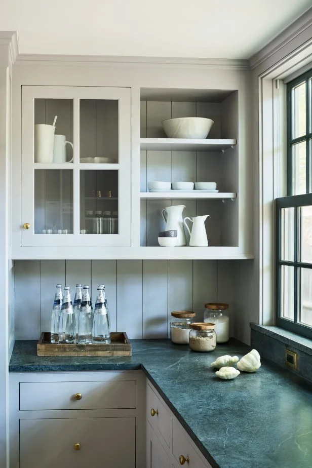 How to Decorate Shelves in a Kitchen: Stunning Ideas to Transform Space 1 How to Decorate Shelves in a Kitchen: Stunning Ideas to Transform Space