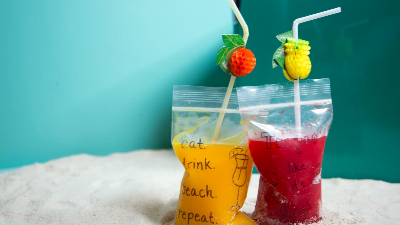 Summer Drink Pouches with Straws Beach Drink Pouches for Adult Translucent  Party Beverage Bags Stand up Juice Pouches Plastic Drink Container with