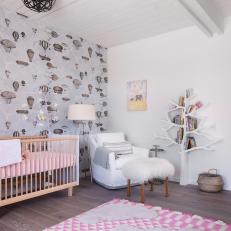 Nursery With Hot Air Balloon Wallpaper