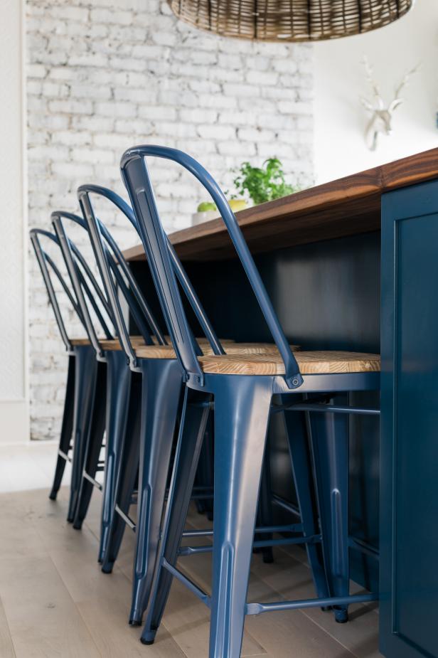 Blue kitchen island discount chairs