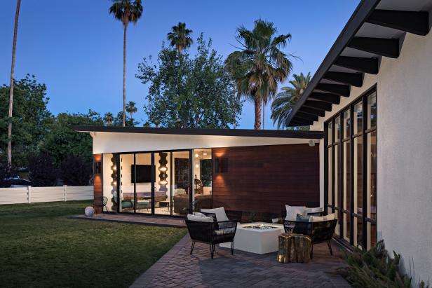 Mid-Century Fire Pit and Seating Area | HGTV