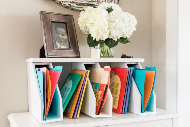 https://hgtvhome.sndimg.com/content/dam/images/hgtv/fullset/2017/7/7/1/Original-Flynnside-Out_MFDL3_School-Supply-Hacks_Info-Station.jpg.rend.hgtvcom.616.411.suffix/1499452844129.jpeg