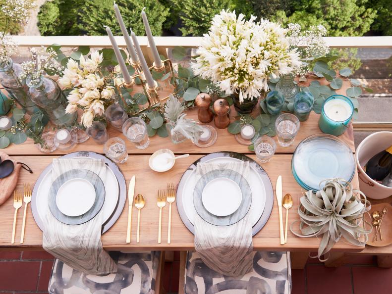 My favorite part of outdoor entertaining is creating a tablescape that tells a unique story.This Urban Picnic at my New York apartment is a blend of elements. I especially like the organic mix of natural materials and various finishes we used here, with textiles by Studio NYC and gold flatware by West Elm.
