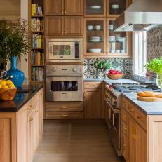 Warm and Inviting Traditional Kitchen