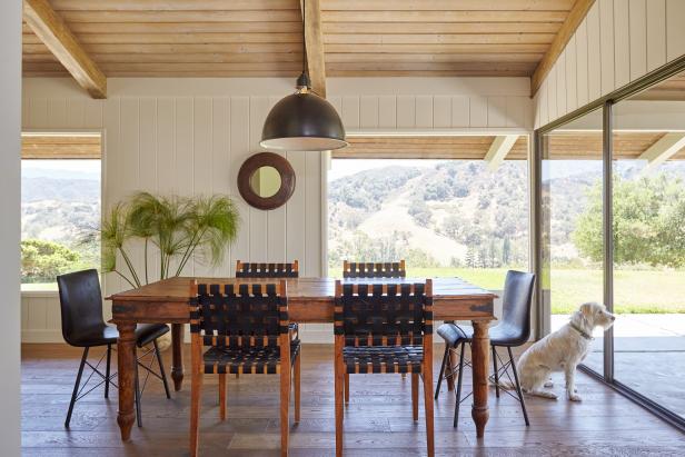 Outdoor Feeling in Indoor Dining Space