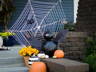We all love to find holiday crafts to do with our family that can become holiday dÃ©cor for years to come. Create these adorably precious spiders with the kiddos for a fun Halloween craft that can then â  spookyâ   up your entryway!