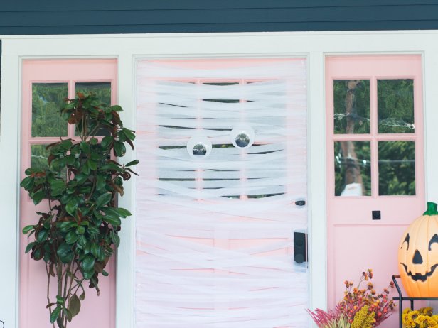 How to Mummify Your Front Door For Halloween | HGTV