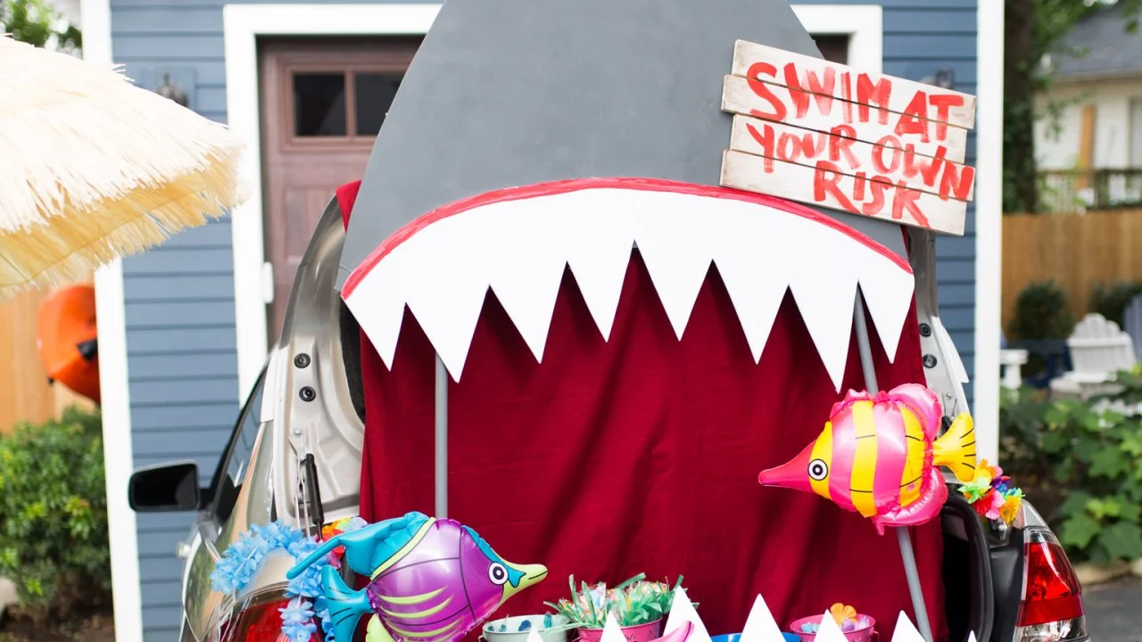 How to Make Your Own Shark-Style Trunk-or-Treat Halloween Decoration | HGTV