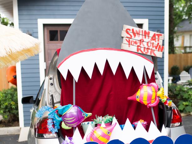 How to Make Your Own Shark-Style Trunk-or-Treat Halloween Decoration | HGTV