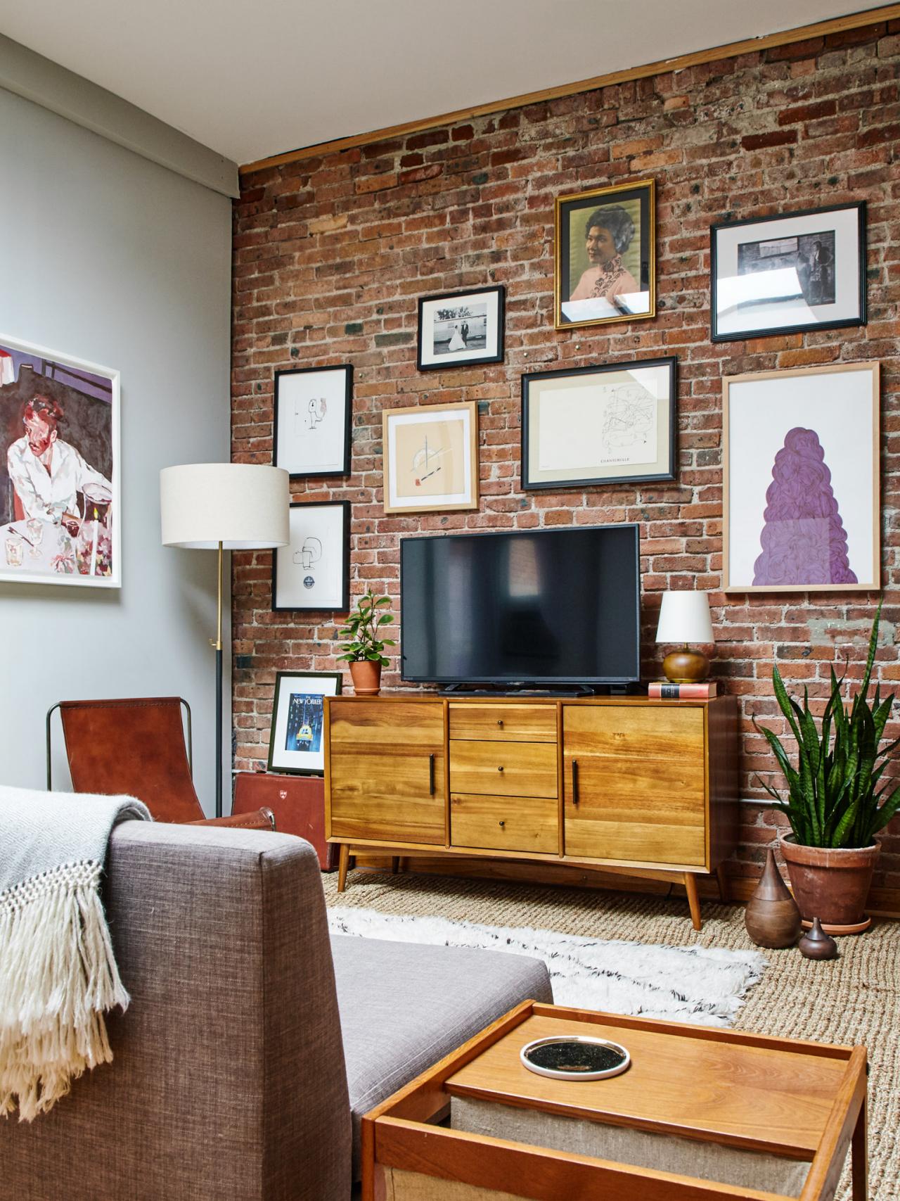 Lakefront Bargain Hunt HGTV