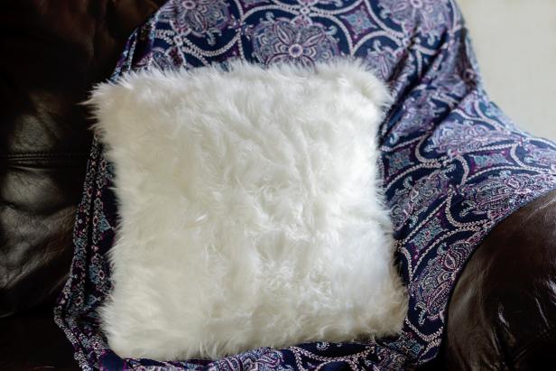 DIY Faux Fur Pillow