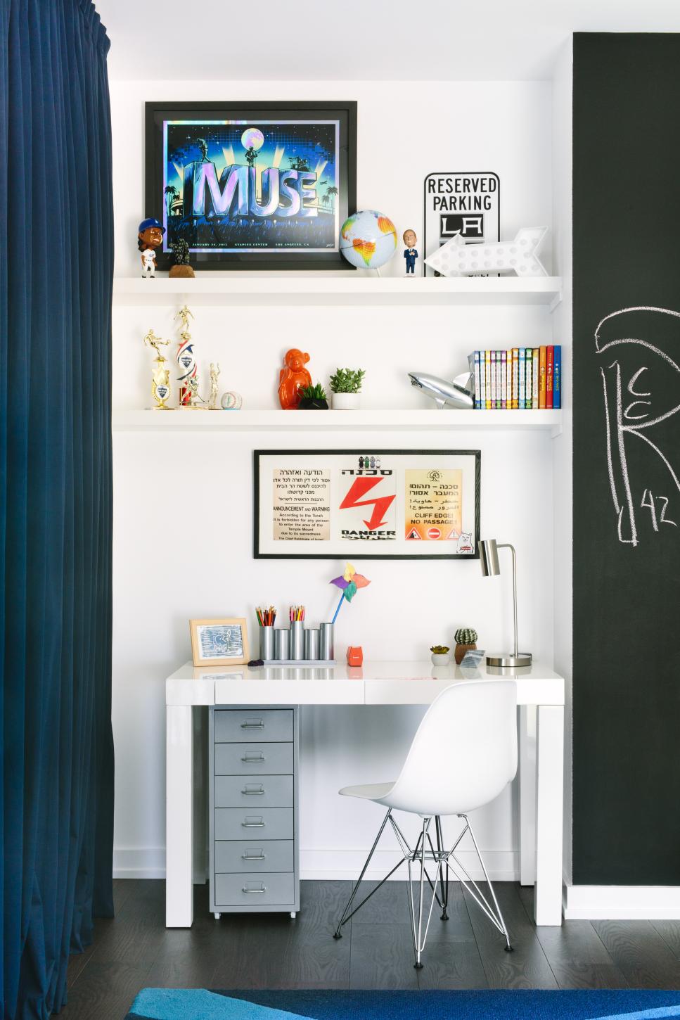 boys bedroom with desk