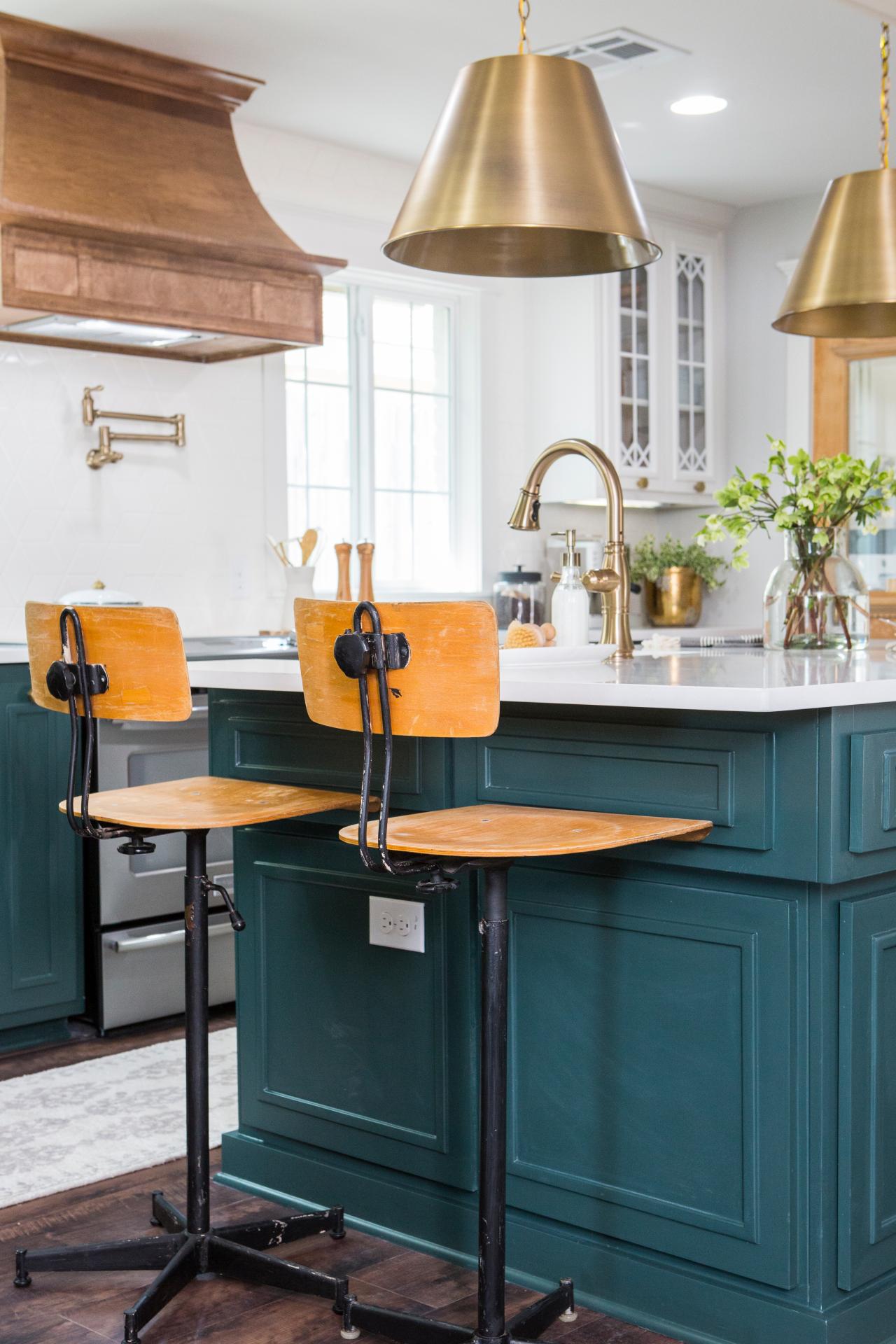 Contemporary White Kitchen With Blue Breakfast Bar Hgtv,How To Draw Anime Girl Face Step By Step For Beginners