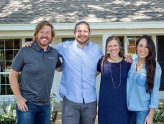 As seen on Fixer Upper, Chip and Joanna Gaines with the Lee family. (Portrait)
