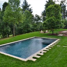 Simple, Sleek Backyard Design Complements Beautiful Surroundings