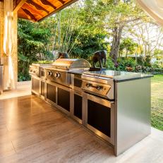 Outdoor Kitchen With Stainless Appliances