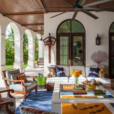 Outdoor Living Room Keeps Cool With Fan