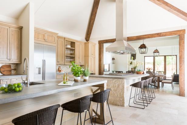 Kitchen Boasts Crawfish Boiler, Hibachi Grill | HGTV
