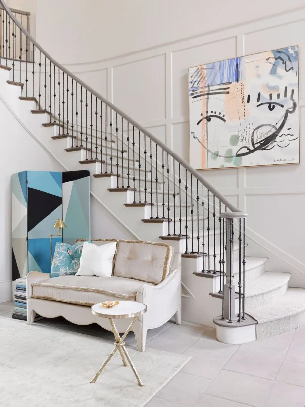 How to Decorate a Two Story Wall: Stunning Ideas to Transform Space