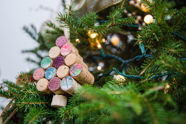 DIY Wine Cork Christmas Tree Ornament