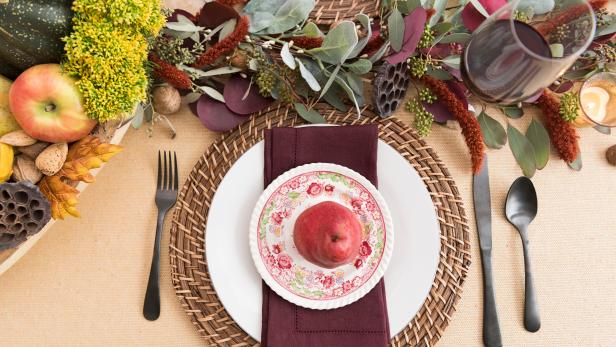 Our Favorite Thanksgiving Table Setting Ideas