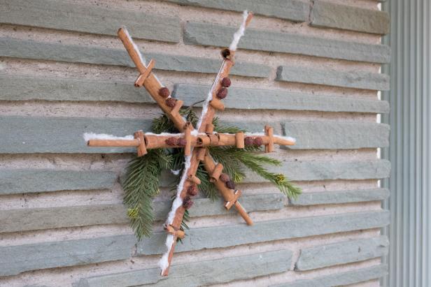 Learn how to make a cinnamon stick snowflake as an entryway aromatic.
