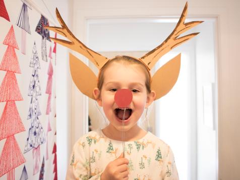 Easy DIY Photo Props for a Kid-Friendly Holiday Party