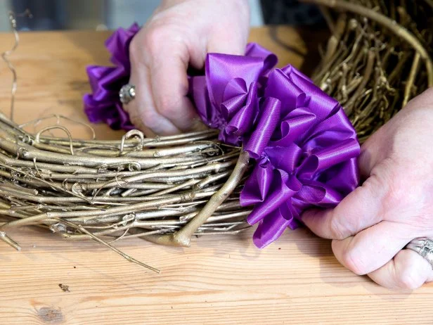 How to Make a Curled Ribbon Garland | HGTV