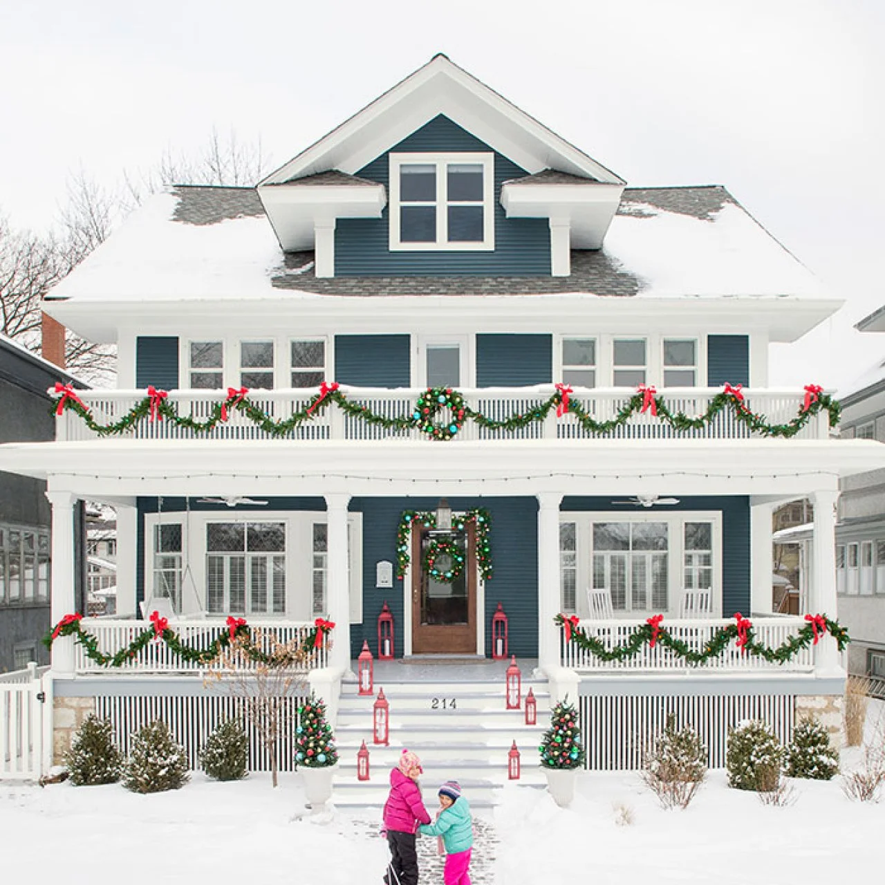 75-best-christmas-front-porch-decorating-ideas-hgtv
