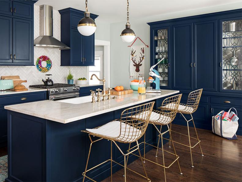 Holiday kitchen featured in HGTV Magazine's December 2018 Christmas Through The House Tour