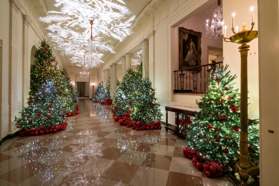White House Christmas Tour 2018 | White House Christmas 2018 | HGTV