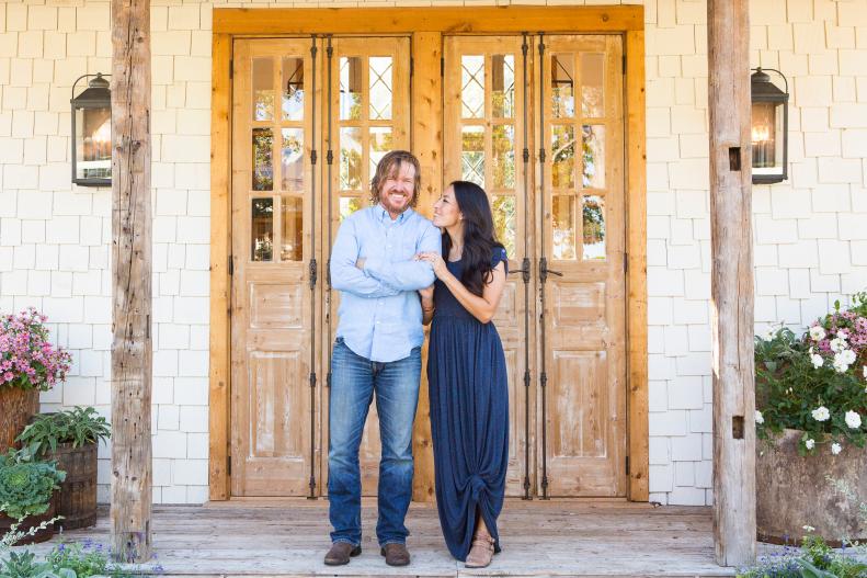 Chip and Joanna Gaines in front of the garden's cottage, as seen on Fixer Upper. (Portrait)