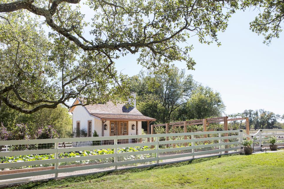 Fixer Upper: Chip and Jo's Family Garden Project | HGTV's ...