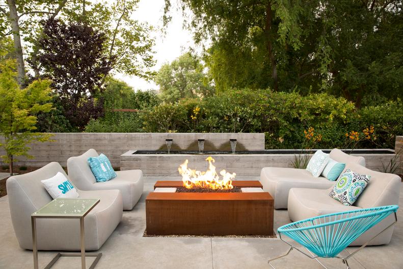 contemporary sitting area with fire pit