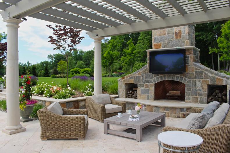 outdoor sitting area with fireplace