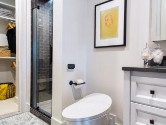 Small Bathroom Keeps Things Smart and Simple