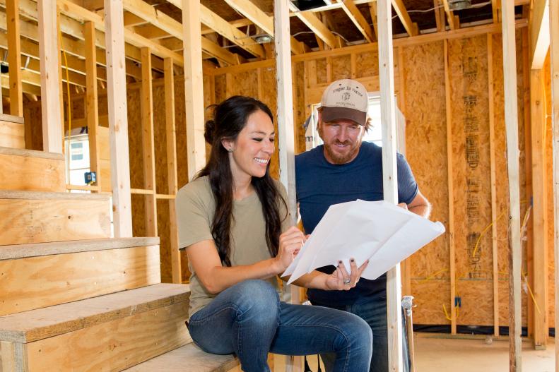 Joanna Gaines visiting husband Chip to check in on the progression of the Pahmiyer home, as seen on Fixer Upper.