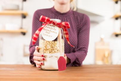 Christmas-Themed Holiday Plastic Cookie Storage Buckets with Lids, (2-Ct  Pack) - (Varied) Printed Design Snacks Homemade Sweets Jar Baked Goodies  Favors Food Gift Containers 