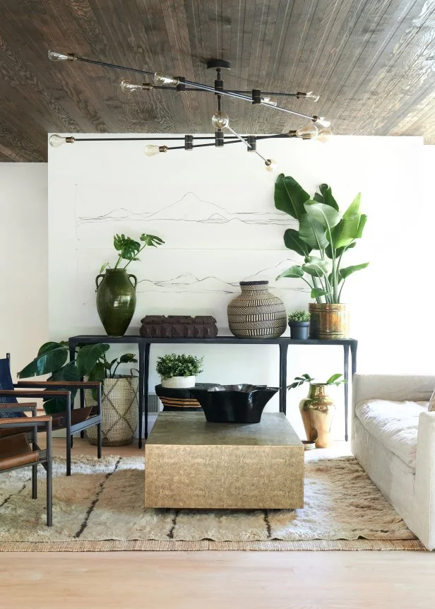 How to Decorate Big Empty Wall: Stunning Ideas to Transform Space