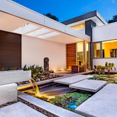 Sophisticated and Streamlined Courtyard 