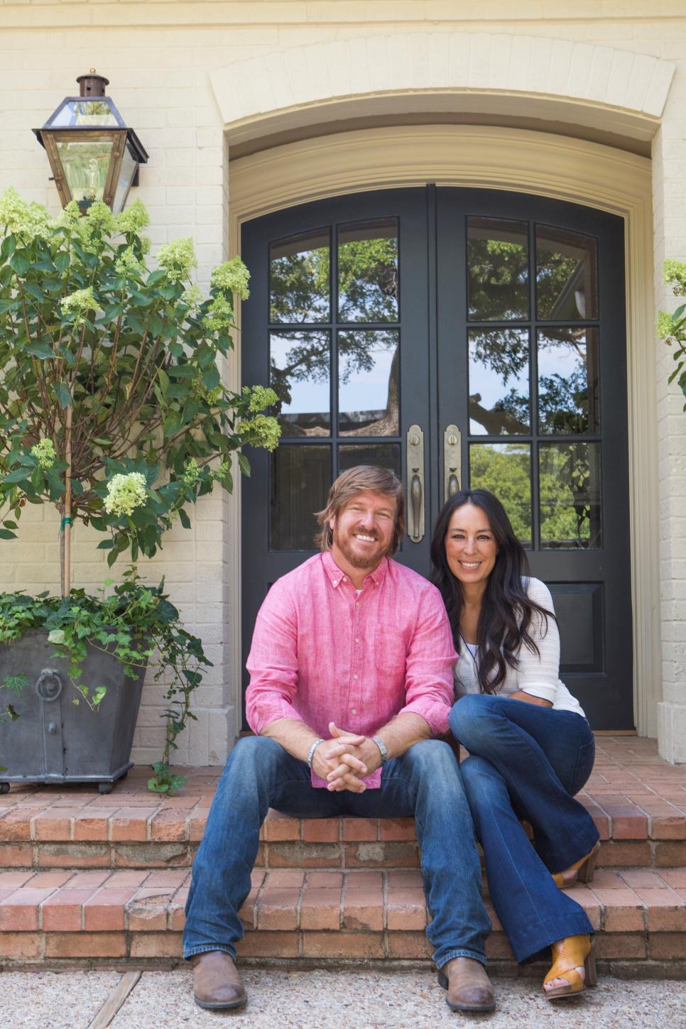 Fixer Upper Hosts Chip And Joanna Gaines Hgtv
