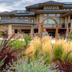 Arbors Add Dramatic Touch