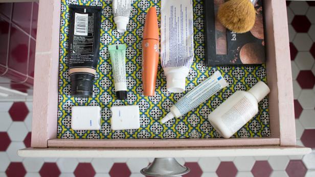 10 Spots You're Not Cleaning Well Enough in the Bathroom